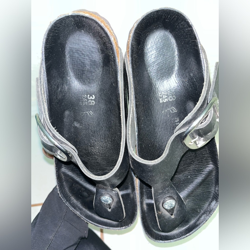 Birkenstock Gizeh Black Leather Sandals - Picture 3 of 7